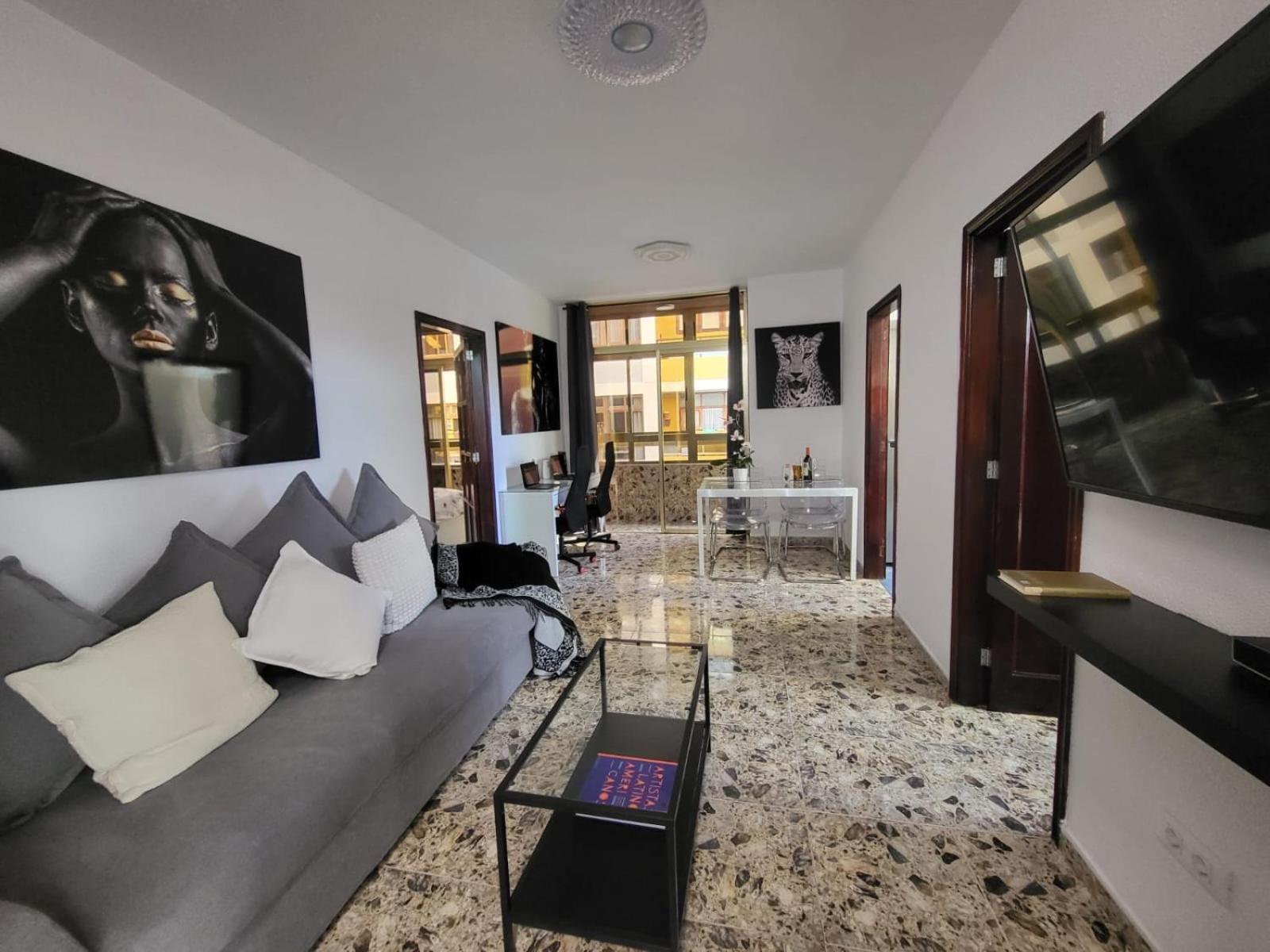 Affordable Holiday Accommodation For Large Families And Groups At Las Canteras Beach With 3 Bedrooms And Free Parking Лас Палмас де Гран Канария Екстериор снимка