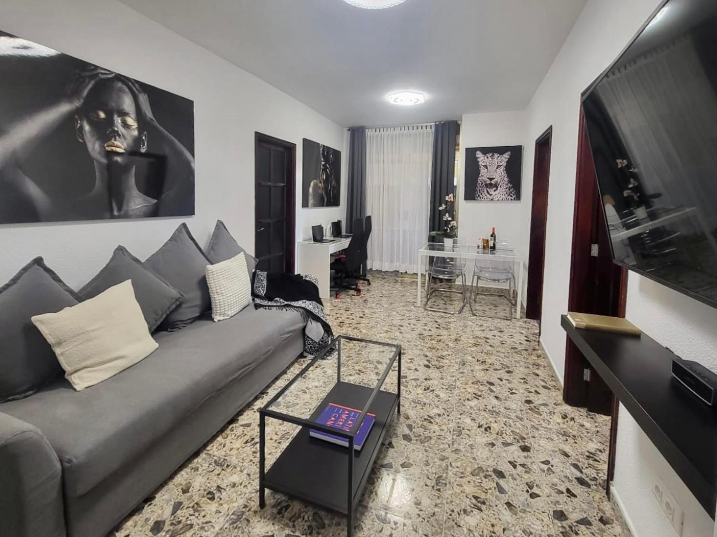 Affordable Holiday Accommodation For Large Families And Groups At Las Canteras Beach With 3 Bedrooms And Free Parking Лас Палмас де Гран Канария Екстериор снимка