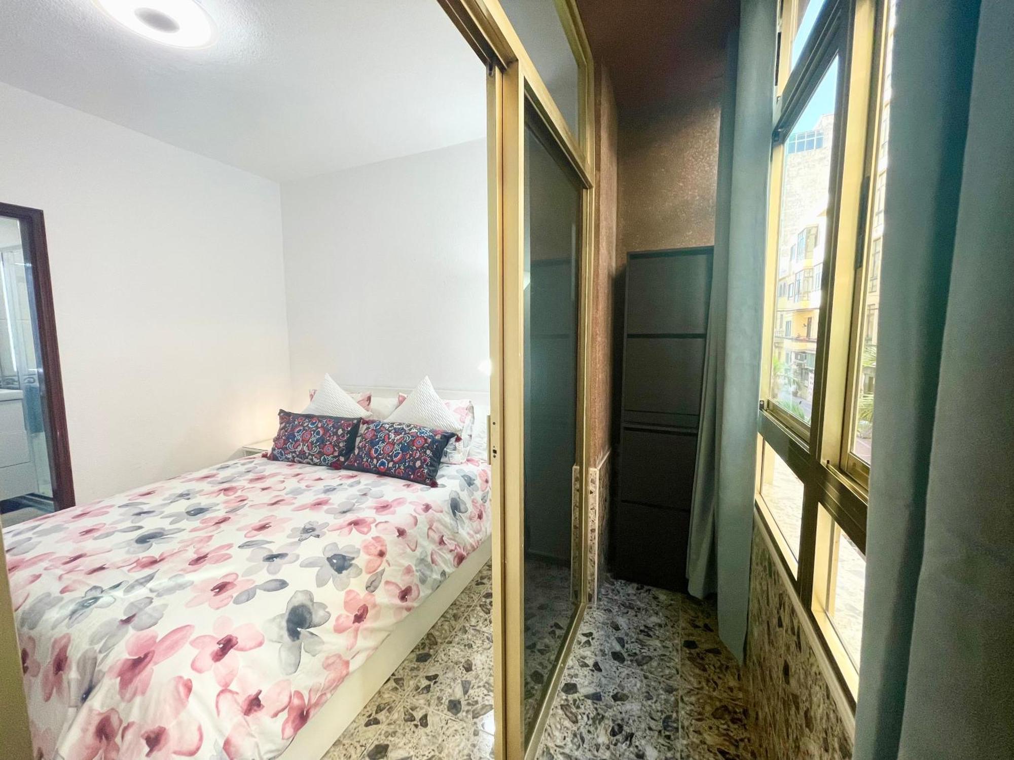 Affordable Holiday Accommodation For Large Families And Groups At Las Canteras Beach With 3 Bedrooms And Free Parking Лас Палмас де Гран Канария Екстериор снимка