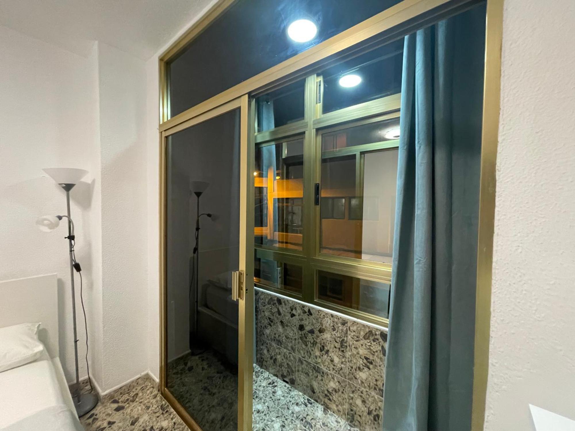 Affordable Holiday Accommodation For Large Families And Groups At Las Canteras Beach With 3 Bedrooms And Free Parking Лас Палмас де Гран Канария Екстериор снимка