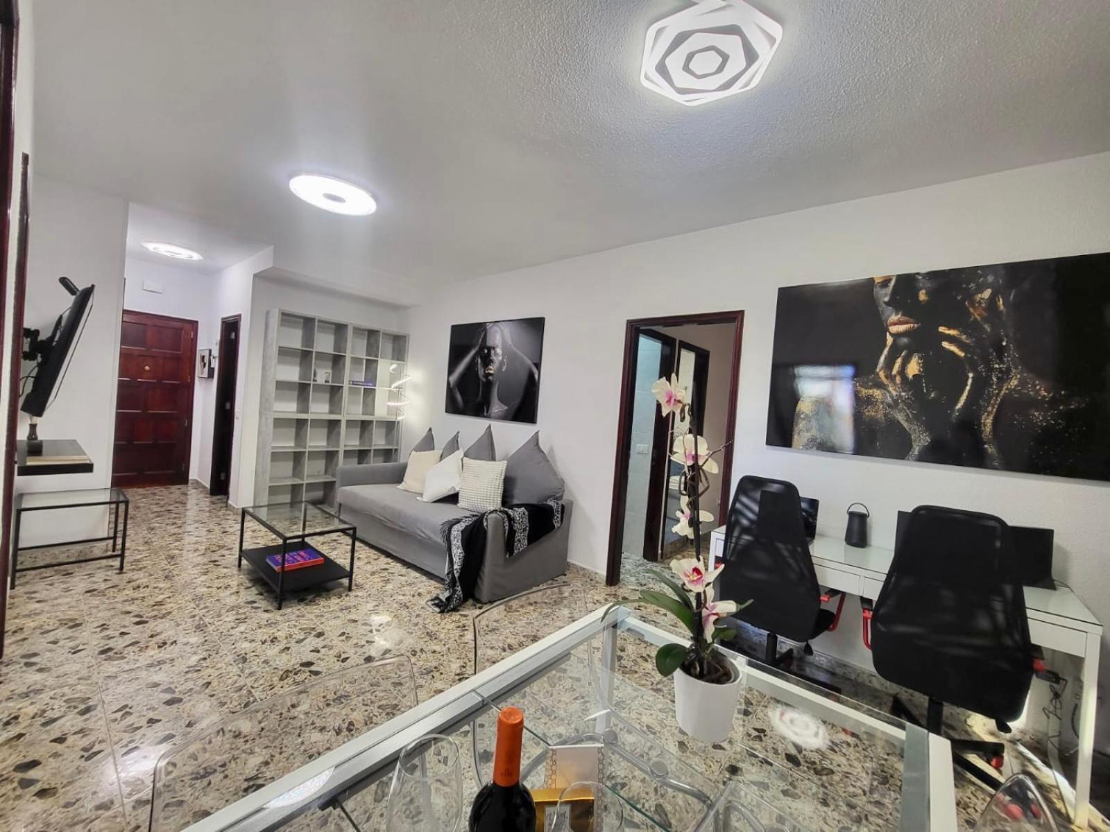 Affordable Holiday Accommodation For Large Families And Groups At Las Canteras Beach With 3 Bedrooms And Free Parking Лас Палмас де Гран Канария Екстериор снимка