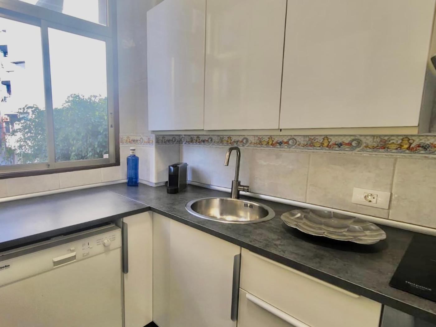 Affordable Holiday Accommodation For Large Families And Groups At Las Canteras Beach With 3 Bedrooms And Free Parking Лас Палмас де Гран Канария Екстериор снимка